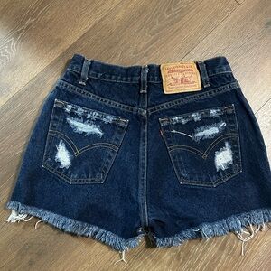 Vintage 00’s Levi's Women's Distressed Denim Shorts - Dark Blue